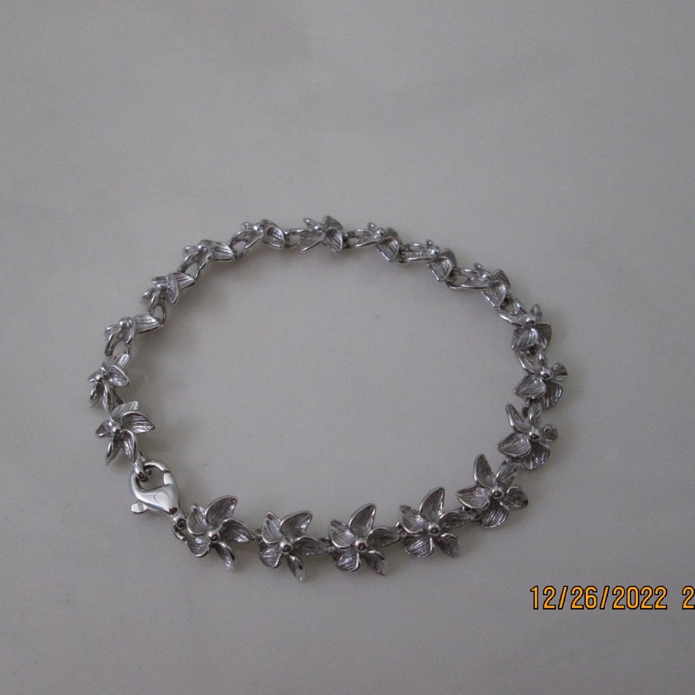 VINTAGE NA HOKU STERLING SILVER PLUMERIA BRACELET.